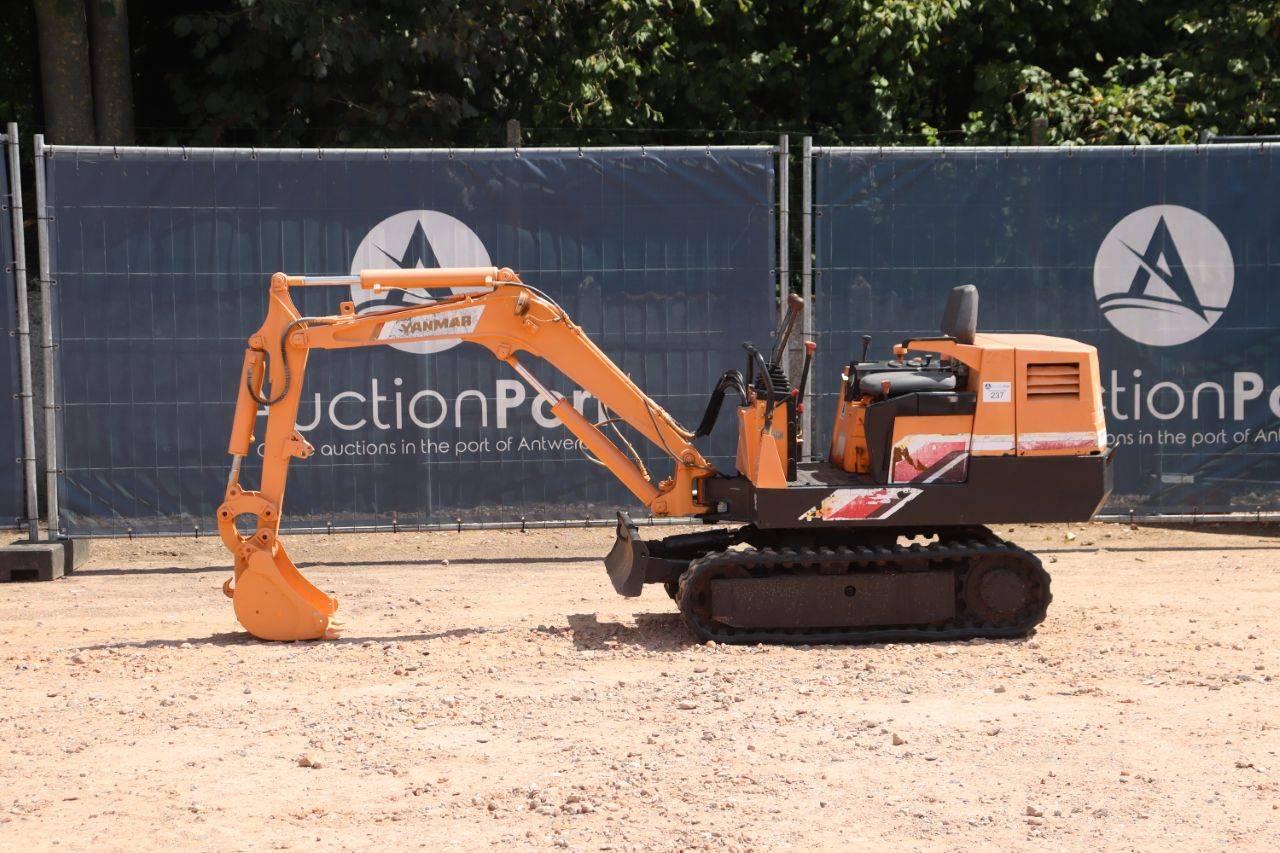 Mini excavator Yanmar YB121-2-U Diesel image
