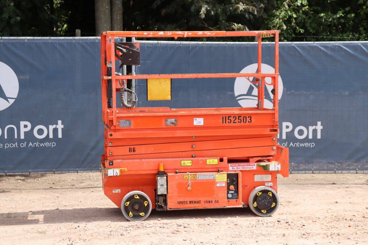 JLG R6 Electric Scissor Lift 7.64m 2015 image