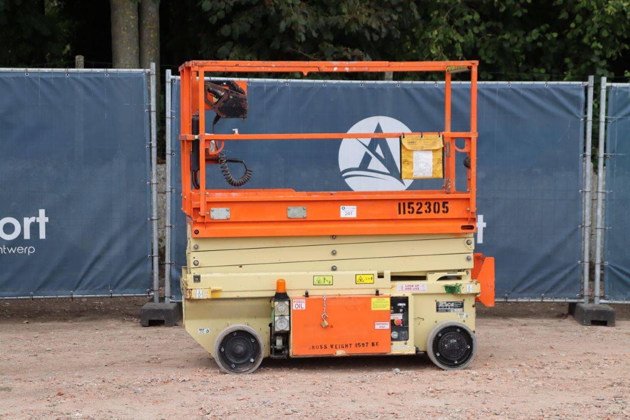 JLG R6 Electric Scissor Lift 7.64m 2014 image