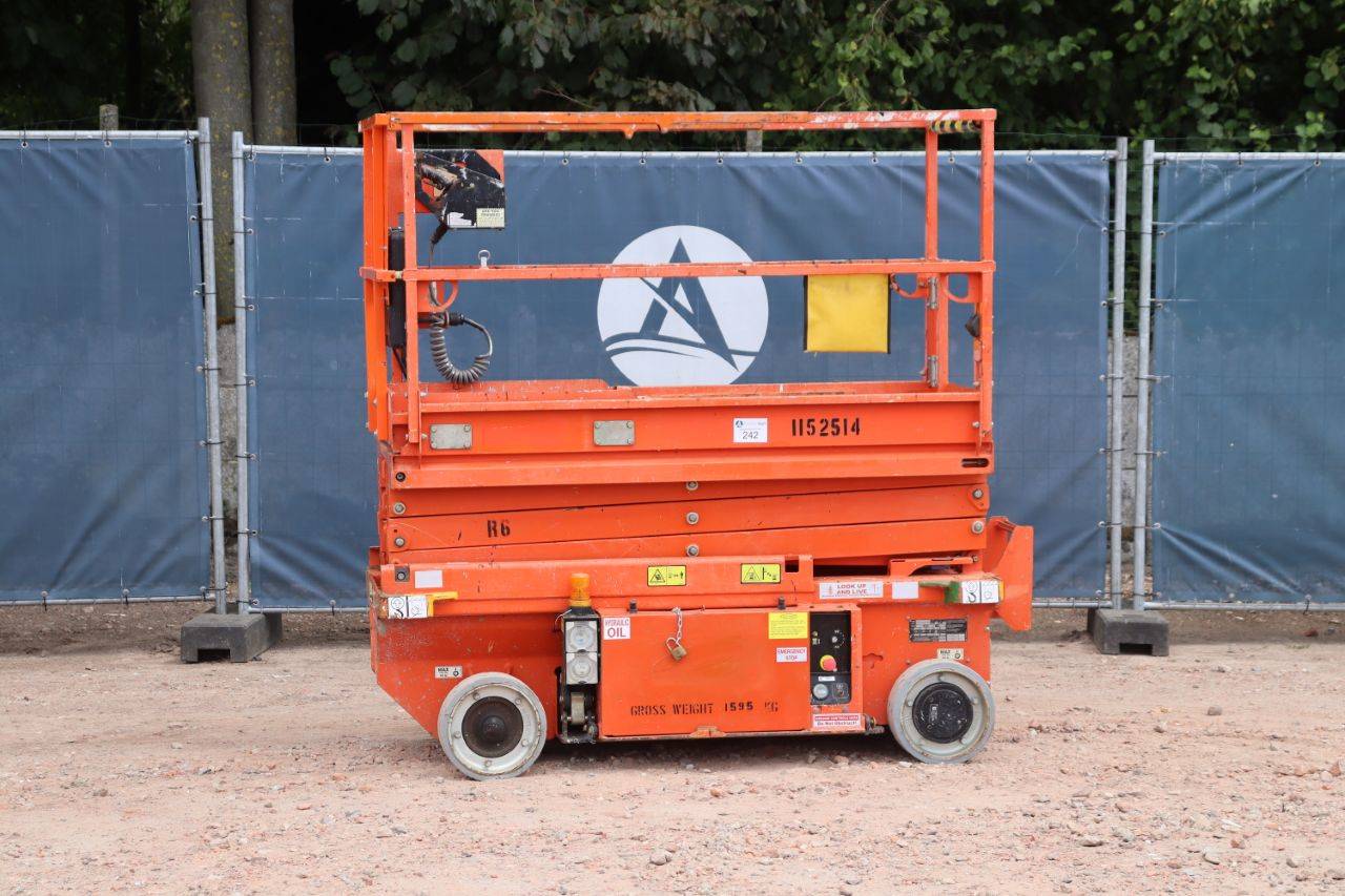JLG R6 Electric Scissor Lift 7.64m 2015 image