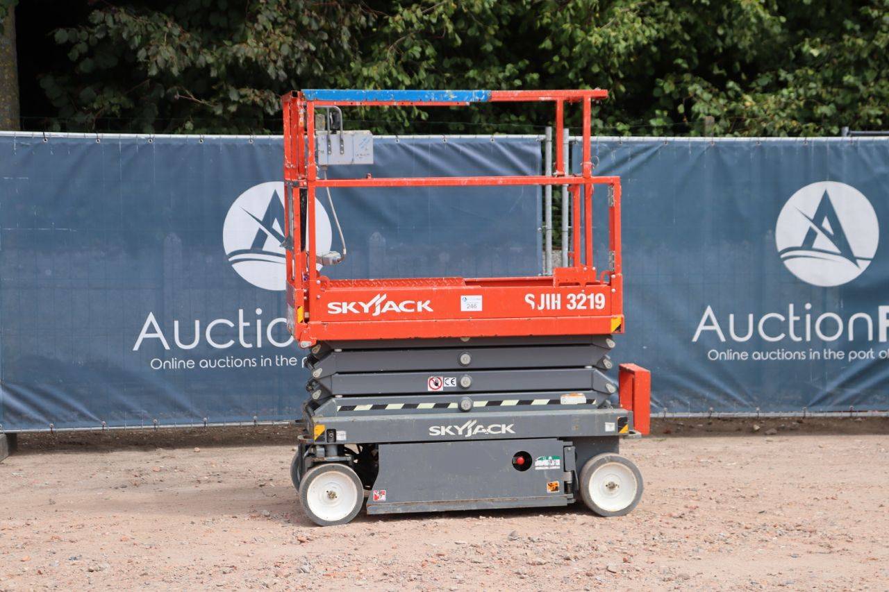 Scissor Lift Skyjack SJ III 3219 Electric 7.62m 2019 image