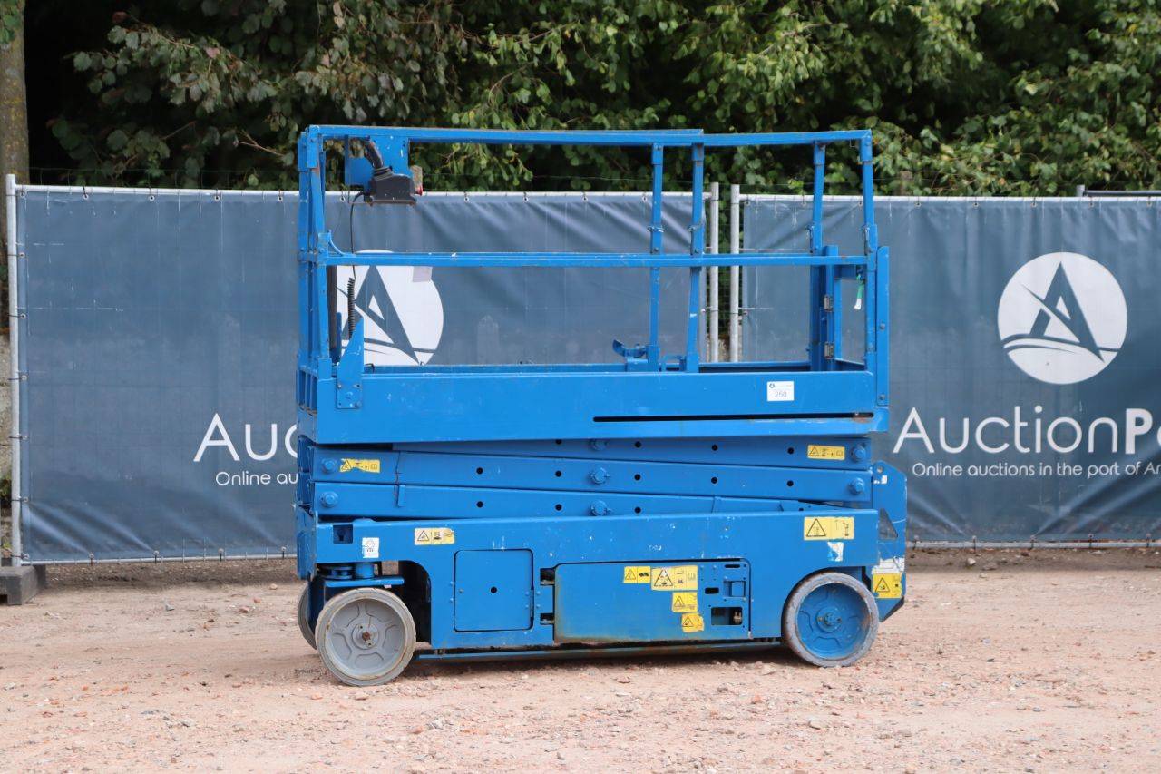 Scissor lift Genie GS-2032 Electric 8.1m 2007 image