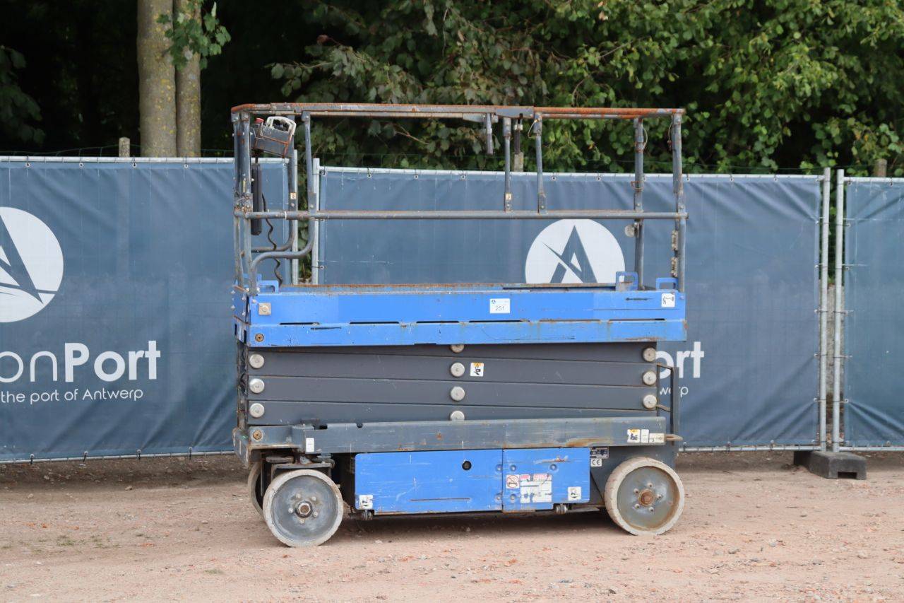 Scissor lift Aichi SV08CNL Electric 2012 image