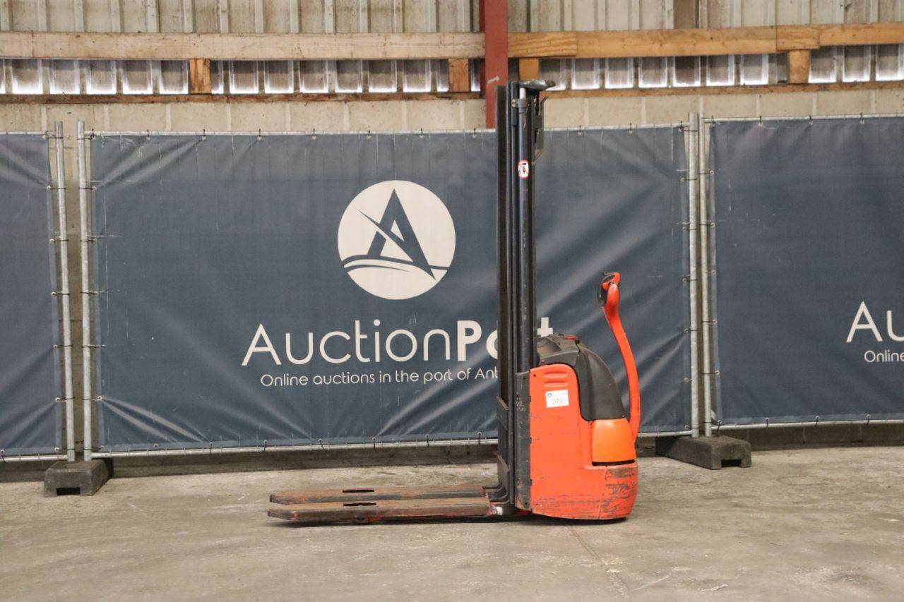 Stacker Linde L 12 Electric 1200kg 4.22m 2005 image