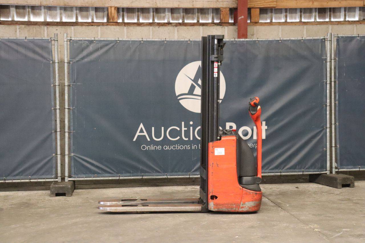 Fenwick-Linde L10 Electric Stacker 1000kg 3.0m 2012 image