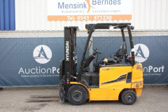 Hyundai 15B-9 Electric Forklift 2500kg 3.3m