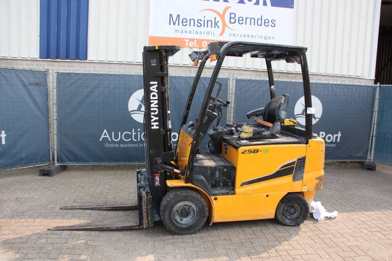 Hyundai 25B-9 Electric Forklift 2500kg 3.3m 2009 image