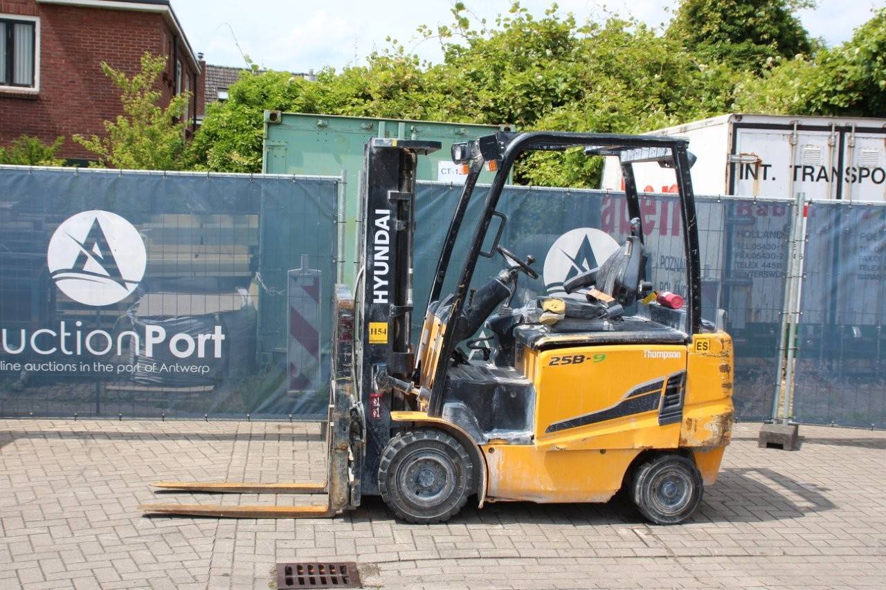 Hyundai 25B-9 Electric Forklift 2500kg 3.3m 2017 image