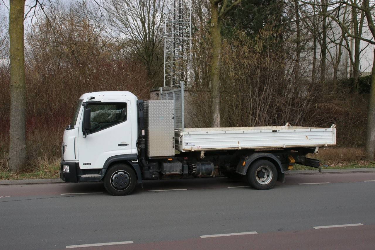 Flatbed truck Nissan NT500 Diesel image