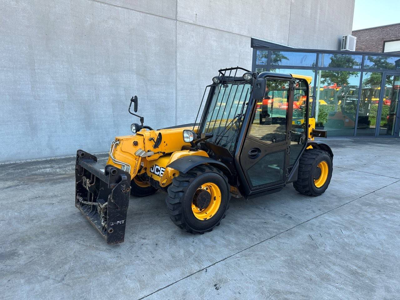 JCB 525-60 Diesel Telehandler 2500kg 7m 2015 image