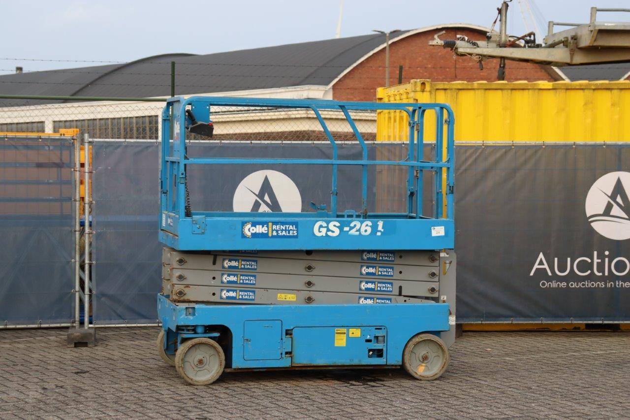 Scissor lift Genie GS-2646 Electric 9.96m 2013 image