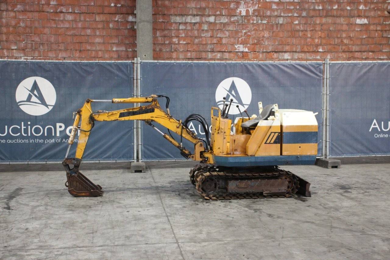 Mini excavator Komatsu PC09 Diesel image