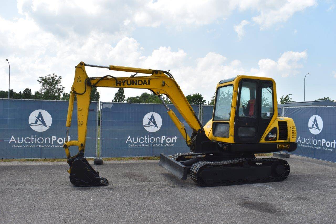 Hyundai R55-7 Diesel Crawler Excavator image