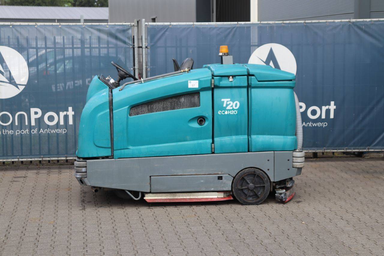 Scrubbing machine Tennant T20 Diesel 2010 image