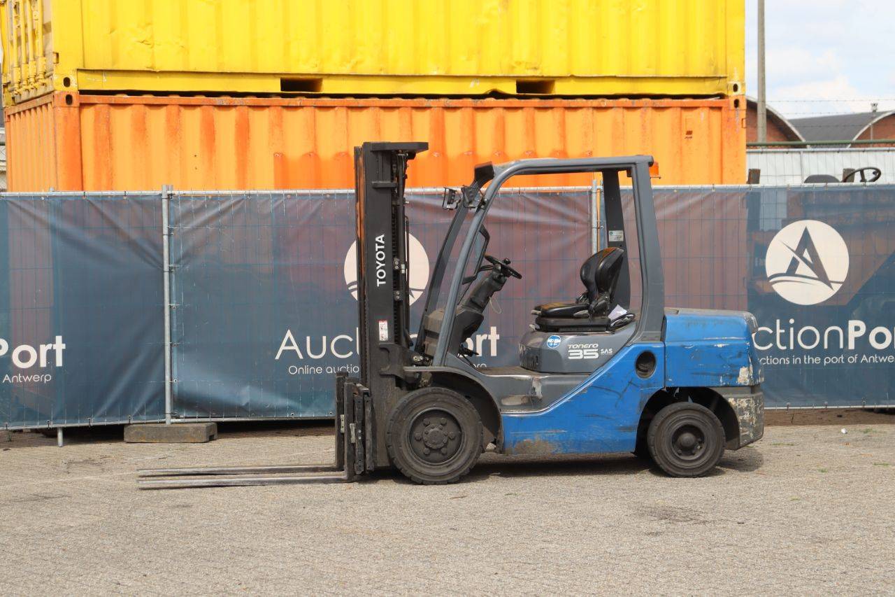 Forklift Toyota 02-8FDF30 Diesel 3000kg 2012 image