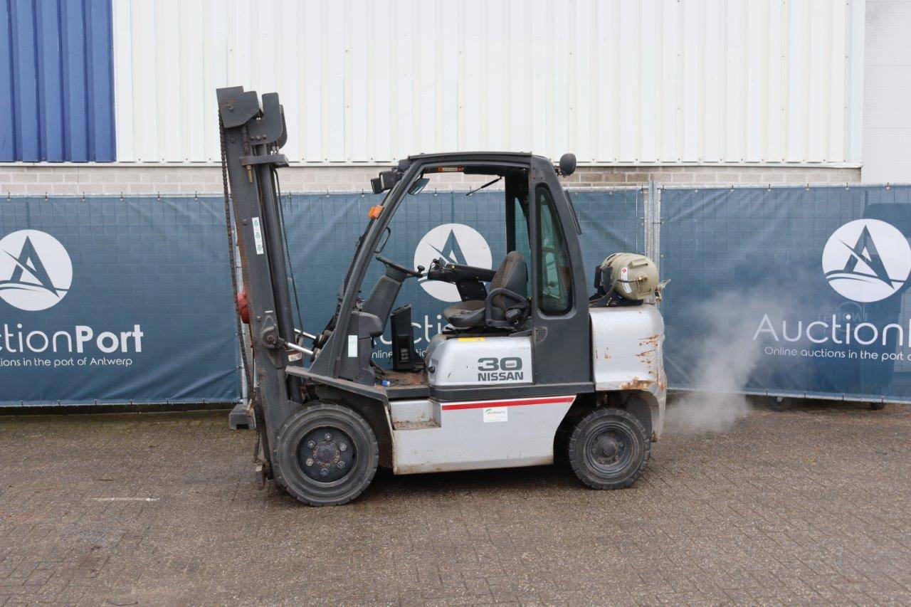 Forklift Nissan 30 LPG 2850kg image