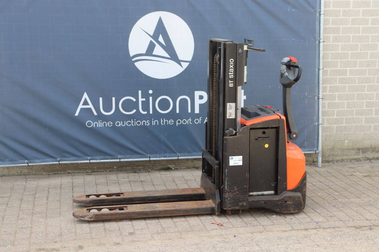 Stacker BT Electric 2.0m New image