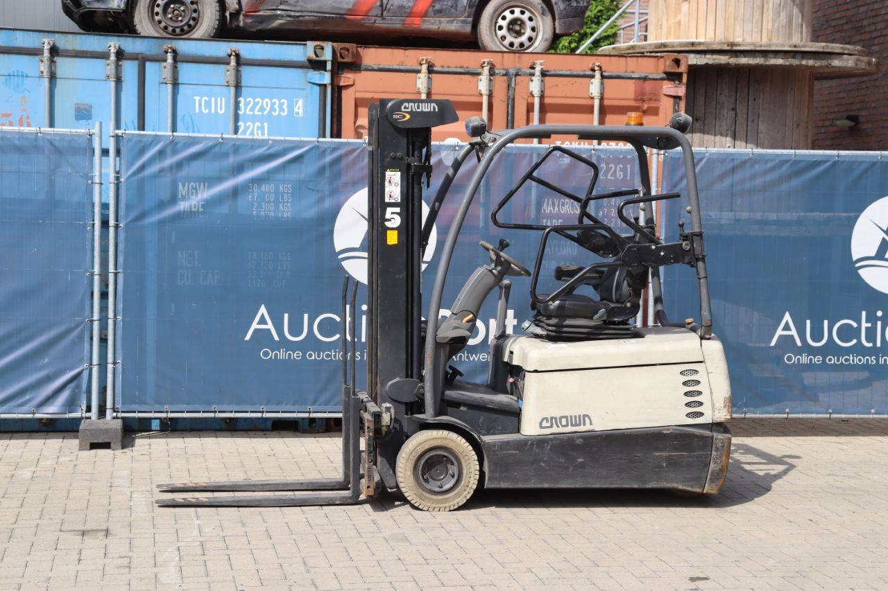 Crown SC 4200 Electric Forklift 1950kg 3.5m image