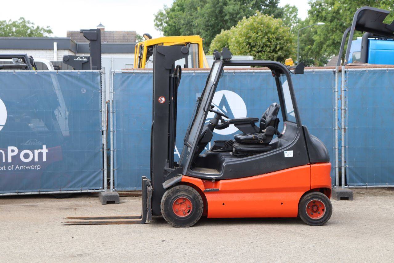 Forklift Linde E25/02 Electric 2500kg 4.8m 2006 image