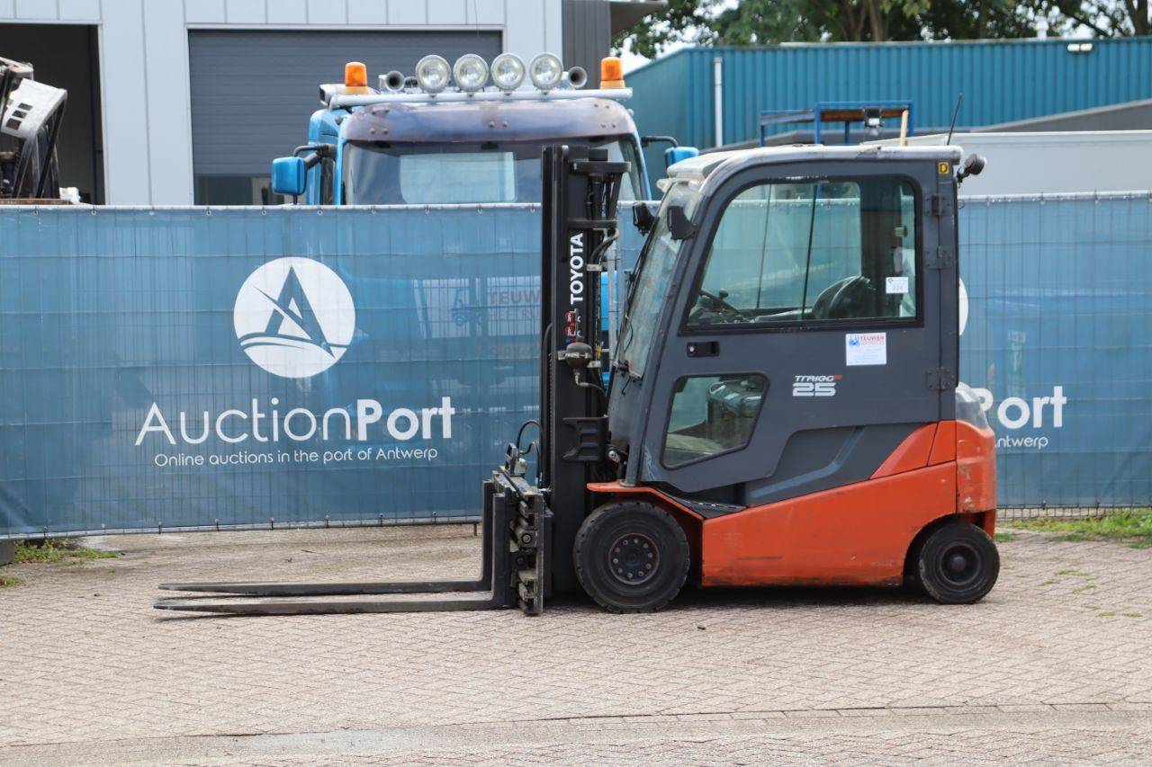 Forklift Toyota 8FBMKT25 Electric 2500kg 4.7m 2016 image