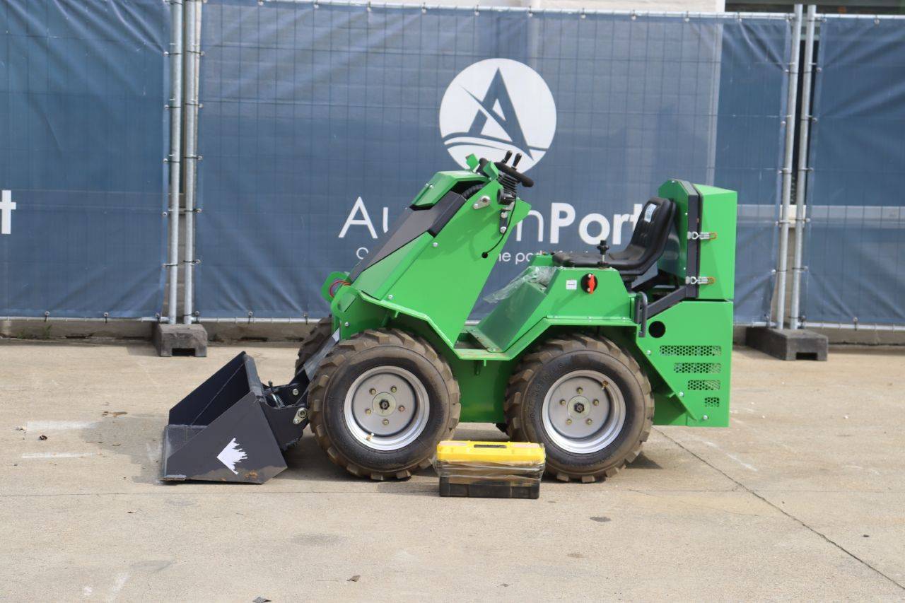 Skid steer loader Nycheki SK-911 Diesel image