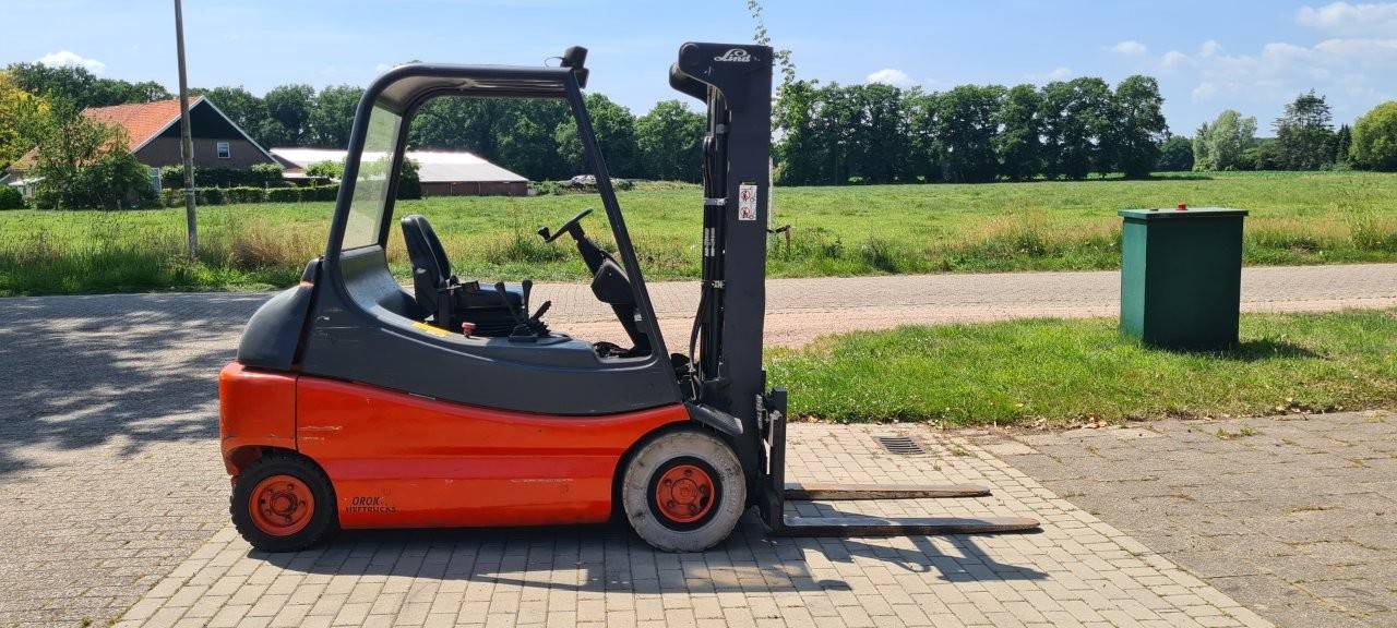 Forklift Linde E30 Electric 3000kg 3.3m 1994 image