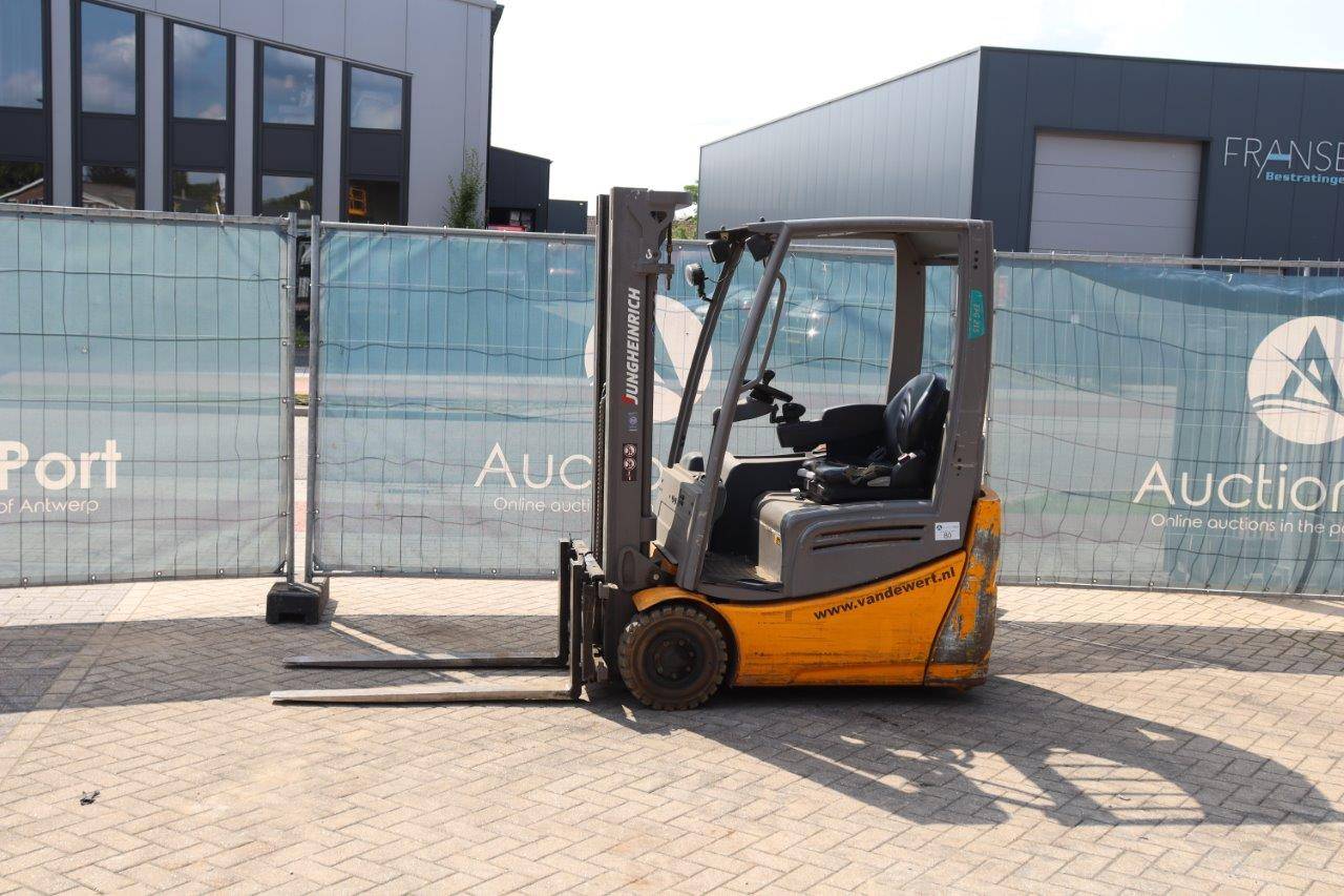 Forklift Jungheinrich EFG215 Electric 1500kg image