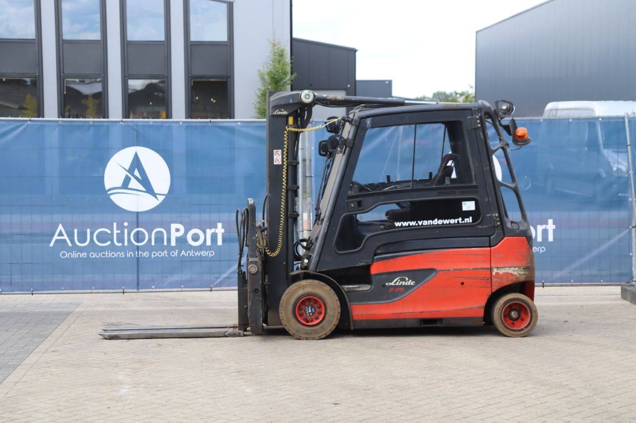 Forklift Linde E25 Electric 2500kg 4.2m 2016 image