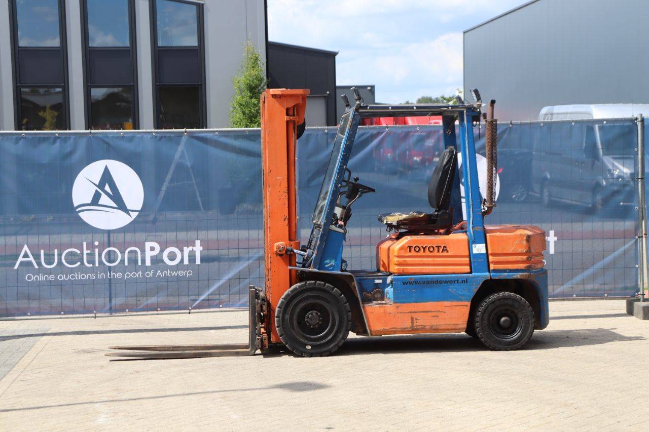 Forklift Toyota 02-5FD25 Diesel 1500kg 4.5m image