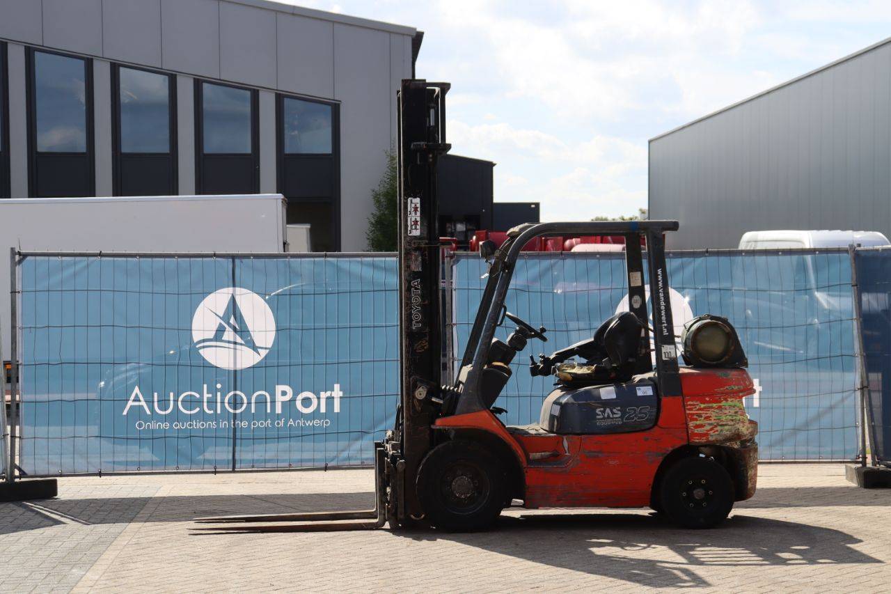 Forklift Toyota 42-7FGF25 LPG 2500kg 5.0m 2011 image