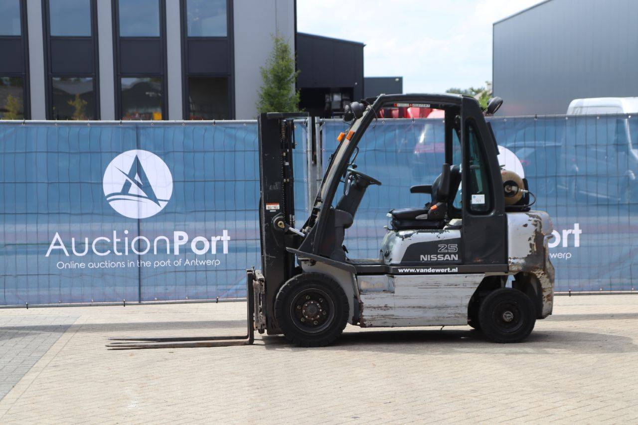 Forklift Nissan UD02A25PQ LPG 2500kg 4.3m 2006 image