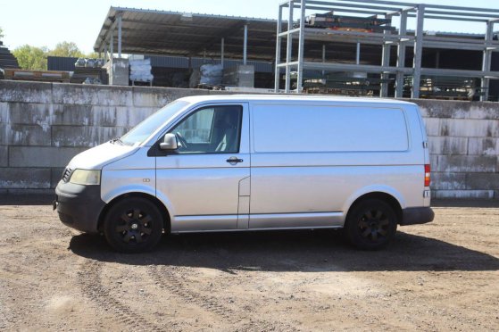 Volkswagen TRANSPORTER Diesel Van 131 hp 2005 Volkswagen Transporter 2005 2 Closed vans