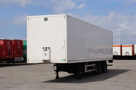 Closed Semi-Trailer Jumbo DO270SE 39500kg 2011 Jumbo DO270SE 2011 2 Box semi-trailers