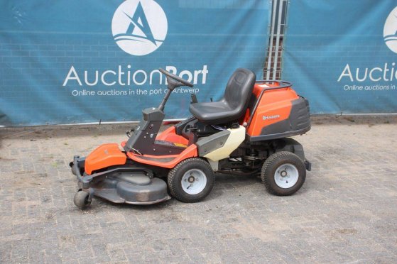 Husqvarna R 418Ts AWD Petrol Ride-on Mower (Margin) R 418Ts AWD 2014 2 image 16