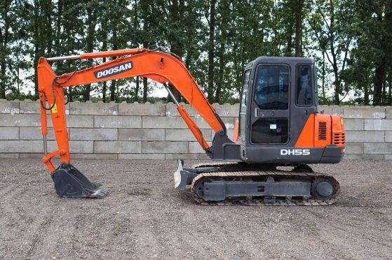 Doosan DH55-V Crawler Excavator Diesel 40kW 2010 Doosan DH55-V 2010 2 Crawler Excavators