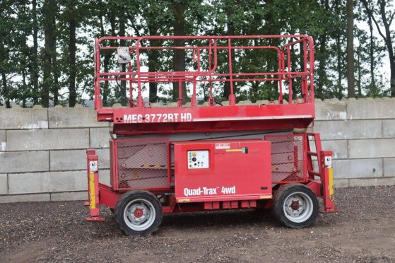Scissor lift Mec 3772RT HD Diesel 680kg 13.3m MEC 3772RT HD 2 Scissor Lifts