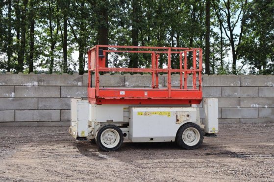 Scissor lift Genie GS-2668 Diesel 567kg 9.9m 2011 GS-2668 2011 2 Scissor Lifts