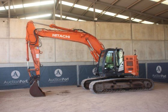 Crawler excavator Hitachi ZX225USLC-5B Diesel 122kW 2014 ZX225USLC-5B 2014 2 Crawler Excavators