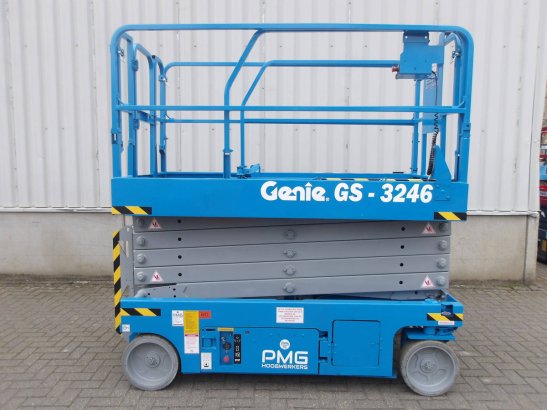 Scissor Lift Genie GS-3246 Electric 11.75m 2012 GS-3246 2012 2 Scissor Lifts