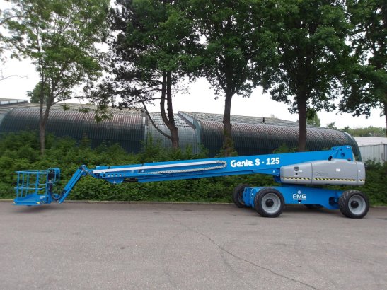 Telescopic boom lift Genie S-125 Diesel 40.10m 2013 S-125 1900 2