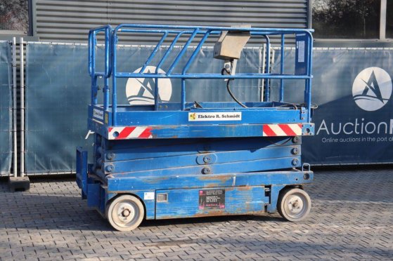 UpRight Electric Scissor Lift UpRight 2 Scissor Lifts