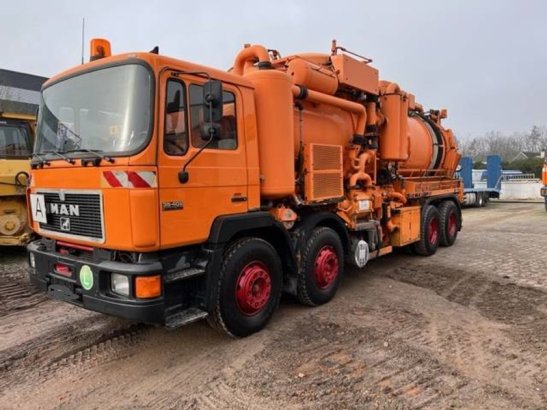 Vacuum Truck MAN 35.402 8x4 Diesel 1995 35.402 8x4 1995 2