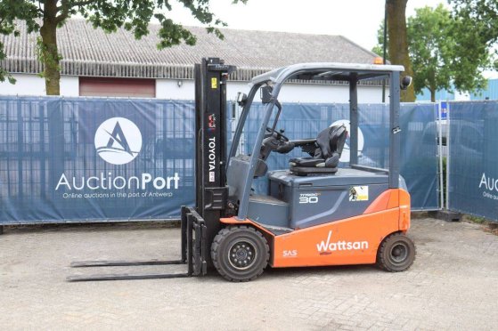 Toyota 8FBMT30 Electric Forklift 3000kg 2013 8FBMT30 2013 2 Forklift
