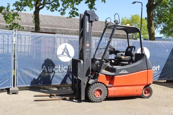 Linde E25/600-02 Electric Forklift 2500kg 7m 2003 E25/600-02 2003 2 Forklift