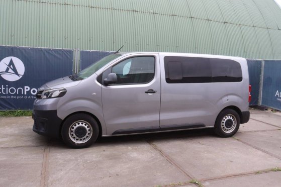 9-seater Toyota Proace Diesel 120hp 2019 Proace 2019 2 Closed vans image 46