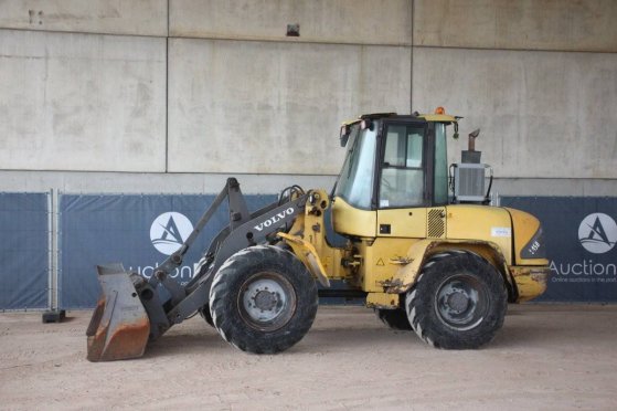 Volvo L45B-TP Diesel Wheel Loader 74kW 2003 L45B-TP 2003 2 Wheel Loaders image 16