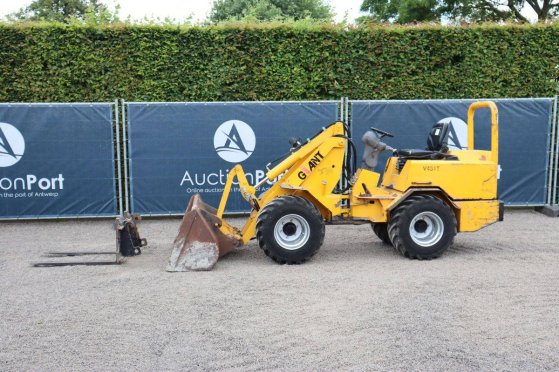 Articulated loader Giant V451T Diesel 33kW 2002 Giant V451T 2002 2 Wheel Loaders image 16