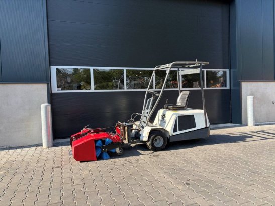 Weedtrac Diesel implement carrier with various attachments Weedtrac 2 image 16
