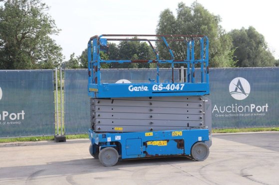 Genie GS-4047 Electric Scissor Lift 350kg 13.75m 2016 GS-4047 2016 2 Scissor Lifts image 31