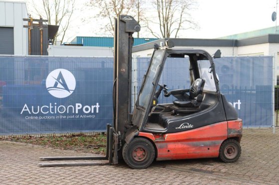 Linde E30/02 Electric Forklift 3000kg 2008 E30/02 2008 2 Forklift image 16